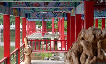 Yichun Chinese Siheyuan Homestay