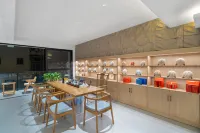 Maple Weiye Yunshe Hotel (Gaozhuang Xingguang Night Market)