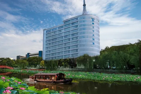 Rebecca Hotel (Xuchang Caowei Ancient Town Pangdonglai Times Square)