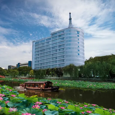 Rebecca Hotel (Xuchang Caowei Ancient Town Pangdonglai Times Square)
