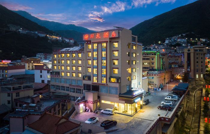 Deqin Jiatai Hotel (Wenshang Wealth Plaza Branch)