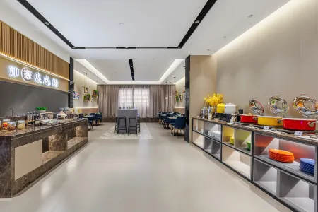 Homeinn Selected Hotel (Dezhou Xinhu Central Plaza Finance Building) Отели рядом с достопримечательностью «Dezhou Botanical Garden»