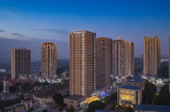 維也納國際酒店（重慶光環購物公園歡樂谷店） 鄰近重慶光環購物公園室內植物園“沐光森林”的酒店