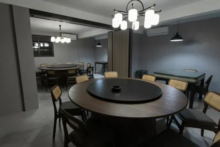 Yunshang Si Ji Min Su (Qingyang Juziyan Scenic Area Store) Отели рядом с достопримечательностью «Lotus Peak»