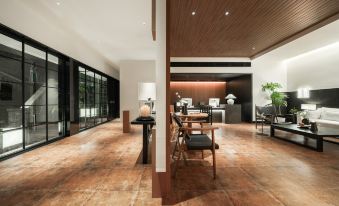 SFEEL Designer Hotel (Chongqing Nanbin Road Changjiang Cableway Store)