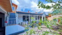 Tekes Muzi Bieyuan Homestay (Baguacheng Lijie Branch)