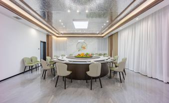 Huoshan Mansu Zhuning Creek Language Homestay