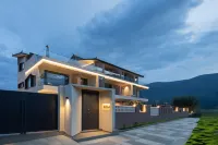Rishine · Golden Sunrise Vista | Pasture View &Private Oxygen-Enriched Hot Spring Villa Hotels in Yulong Naxi Autonomous County