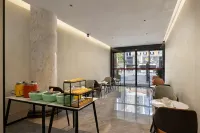 Moshang Light Luxury Hotel (Yongzhou Dongshan Scenic Area Lingling Ancient City) - 2-Star