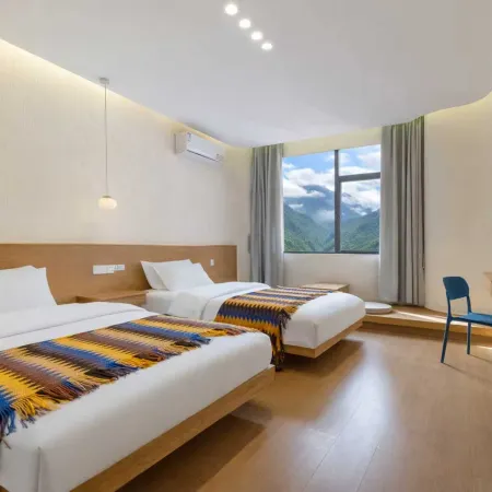 Jiuzhai Yishe Hotel(Jiuzhaigou Valley Scenic and Historic Interest Area Branch)