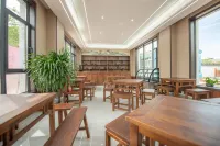 Chushan Residence · Courtyard-Style Hotel | Mellow · Soft · Garden Boutique Stay (Tekes Bagua City)