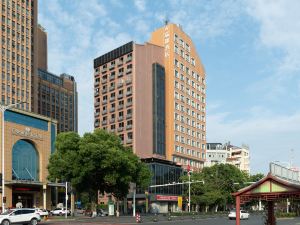 Radow Hotel (Yichang Binjiang Pedestrian Street)