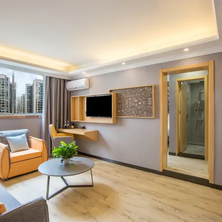 iu Hotel (Duyun Grand Cross Shiban Street)