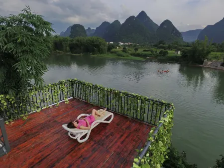 Pier Encounter Inn Отели рядом с достопримечательностью «Yulong Bridge»