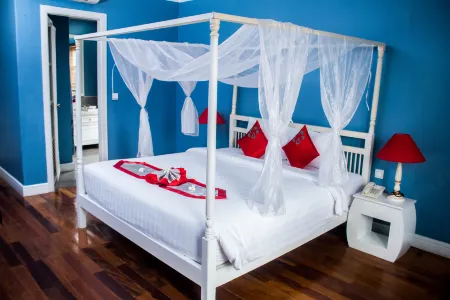 The Frangipani Royal Palace Hotel