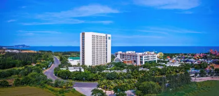 Four Points by Sheraton Wuchuan Zhanjiang, Loong Bay Отели в г. Учуань