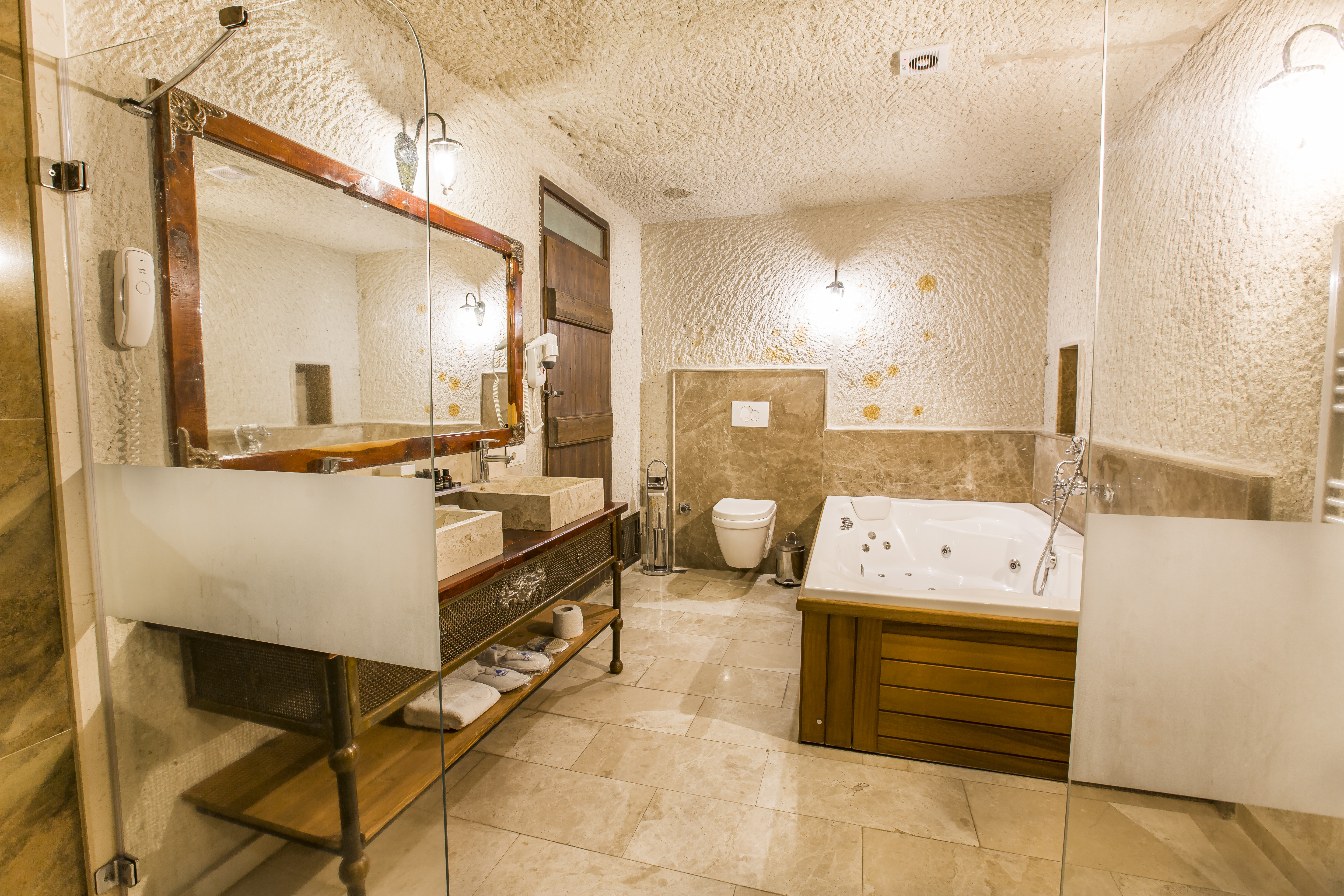 Imperial Cave Suites & SPA