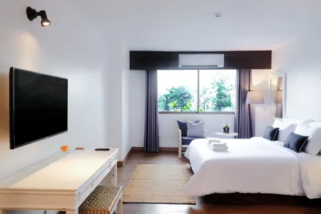 La Mai Hotel Отели рядом с достопримечательностью «Chaya Massage & Spa»