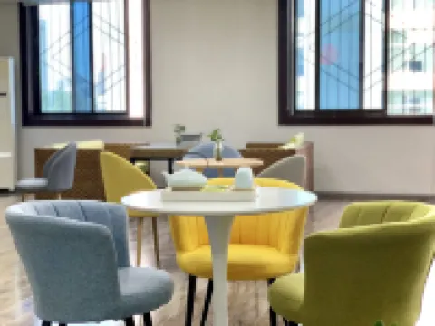 Crescent  M00n Hotel (Chengdu Chunxi Road Tianfu Square Metro Station)