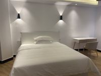 广州馨兰时尚公寓 - 标准大床房