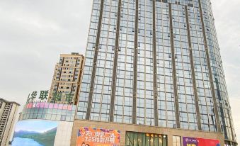 Midi Hotel (Zhangjiajie Tourism and Commercial Pedestrian Street Tianmen Outlet Plaza)