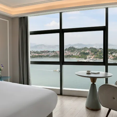 Mercure Hotel (Zhongshan Road Pedestrian Street Seaview)