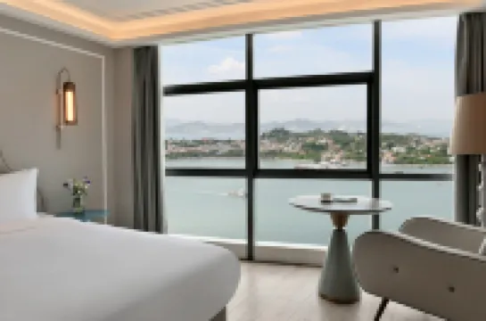 Mercure Hotel (Zhongshan Road Pedestrian Street Seaview)