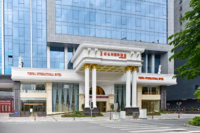 Vienna International Hotel (Hechi Tonggu) Hotel berhampiran Jinchengjiang West Railway Station (Kangle Homeland Northeast)