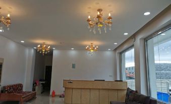 Purang Gangdis Grand Hotel