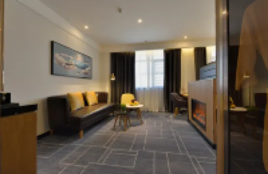 Noble Light Luxury Hotel - parking