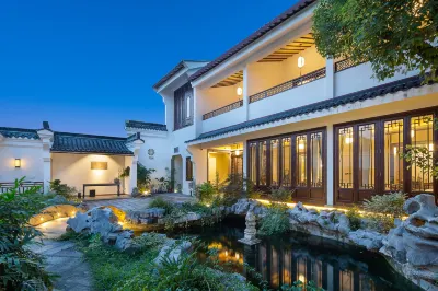 Nanxun Yuyayuan Courtyard Homestay Отели рядом с достопримечательностью «Площадь Ренессанса»