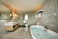 Guilin Elephant Trunk Hill Manhattan Hotel (Two Rivers and Four Lakes Scenic Area Branch)