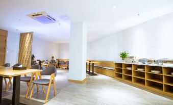 Elan Hotel (Jingjiang Taihe Wuyue Plaza)