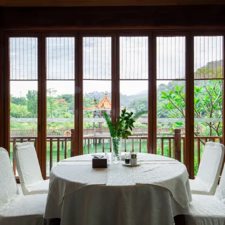 Yunfu Xinxing Longshan Hot Spring Hotel