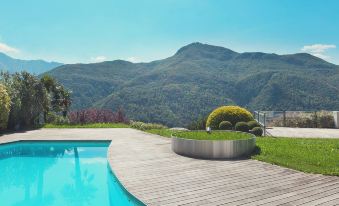 The Mountain Courtyard Thekkady