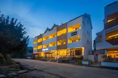 Floral Hotel ·Flower Room Hotel (Yixing Zhuhai Scenic Area Branch) Отели рядом с достопримечательностью «Holy Land of Taozu—Bamboo Tip Corridor»