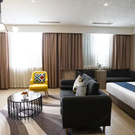 Pingyi Linyi gold and Silver Garden Hotel