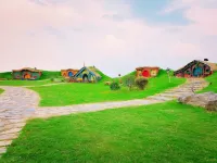Green House by the Lake Hotels near Wawu Mountain Line