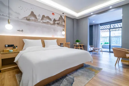 BAMBOO BOAT Light Luxury Hotel (Yanjin Bus Station)