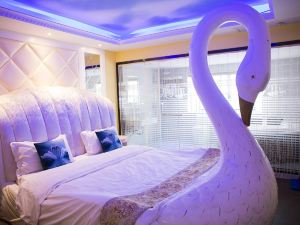 Yiyang Swan Love Theme Hotel