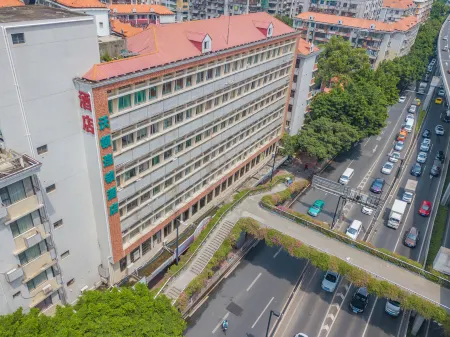 Wharton Chain Hotel
