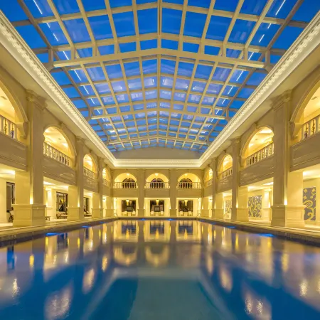 Xianhua Sandalwood Lakeside Hotel