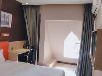 7天优品酒店(哈尔滨江北万达店) - 优享大床房