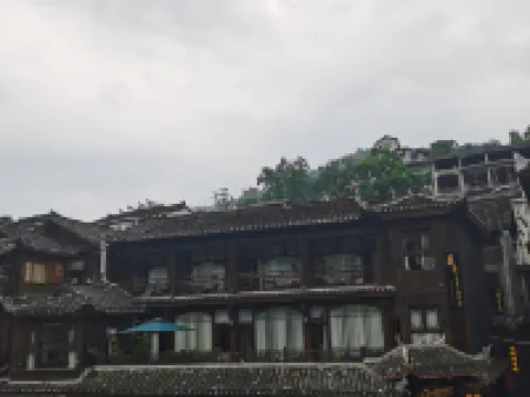 Muse Light Luxury River View Hostel Hotels in Fenghuang