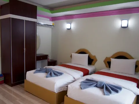 ห้องมาตรฐานเตียงแฝดพร้อมวิวสวนหย่อม