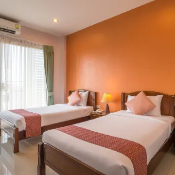 Krabi Phetpailin Hotel Отели рядом с достопримечательностью «Технический колледж Краби»