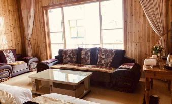 Wuyuan Shicheng Maple Viewing Homestay (Shicheng Red Maple Leaf Scenic Area)