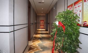 Xinyue Chain Hotel (Pingliang No. 1 High School)