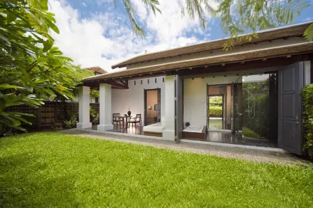 Sofitel Luang Prabang Отели рядом с достопримечательностью «Wat Wisunalat»