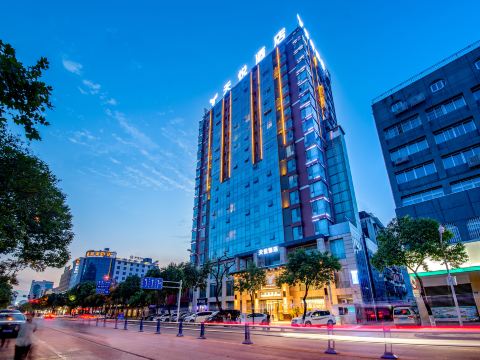 Tianyue Hotel (Guangyuan Nanhe Bus Station)